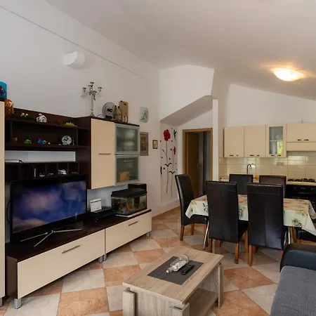 Apartment L&l *